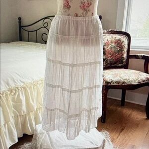 boho white tiered skirt fits like an xl